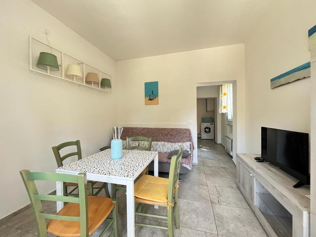 Pineta Apartament 蒂勒尼亚 外观 照片