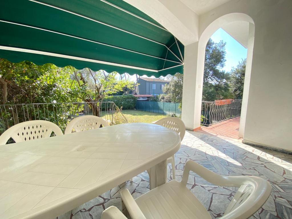 Pineta Apartament 蒂勒尼亚 外观 照片