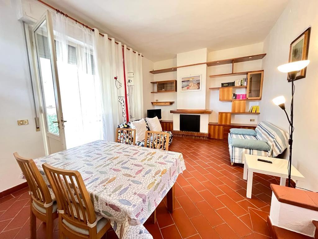 Pineta Apartament 蒂勒尼亚 外观 照片