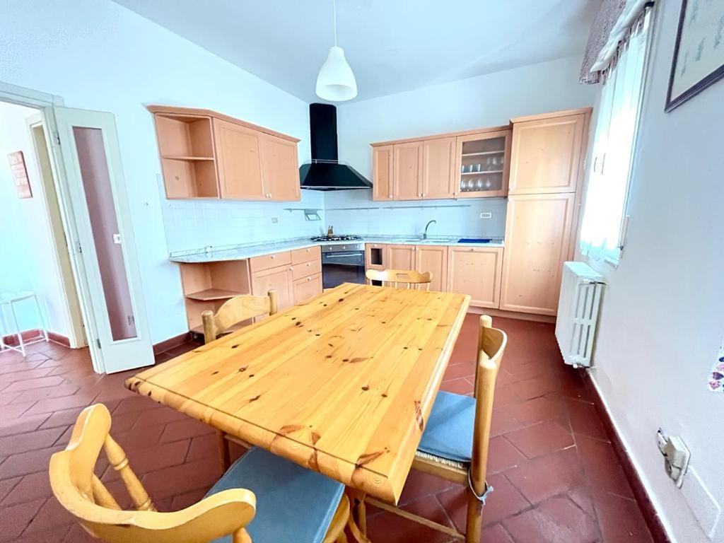 Pineta Apartament 蒂勒尼亚 外观 照片