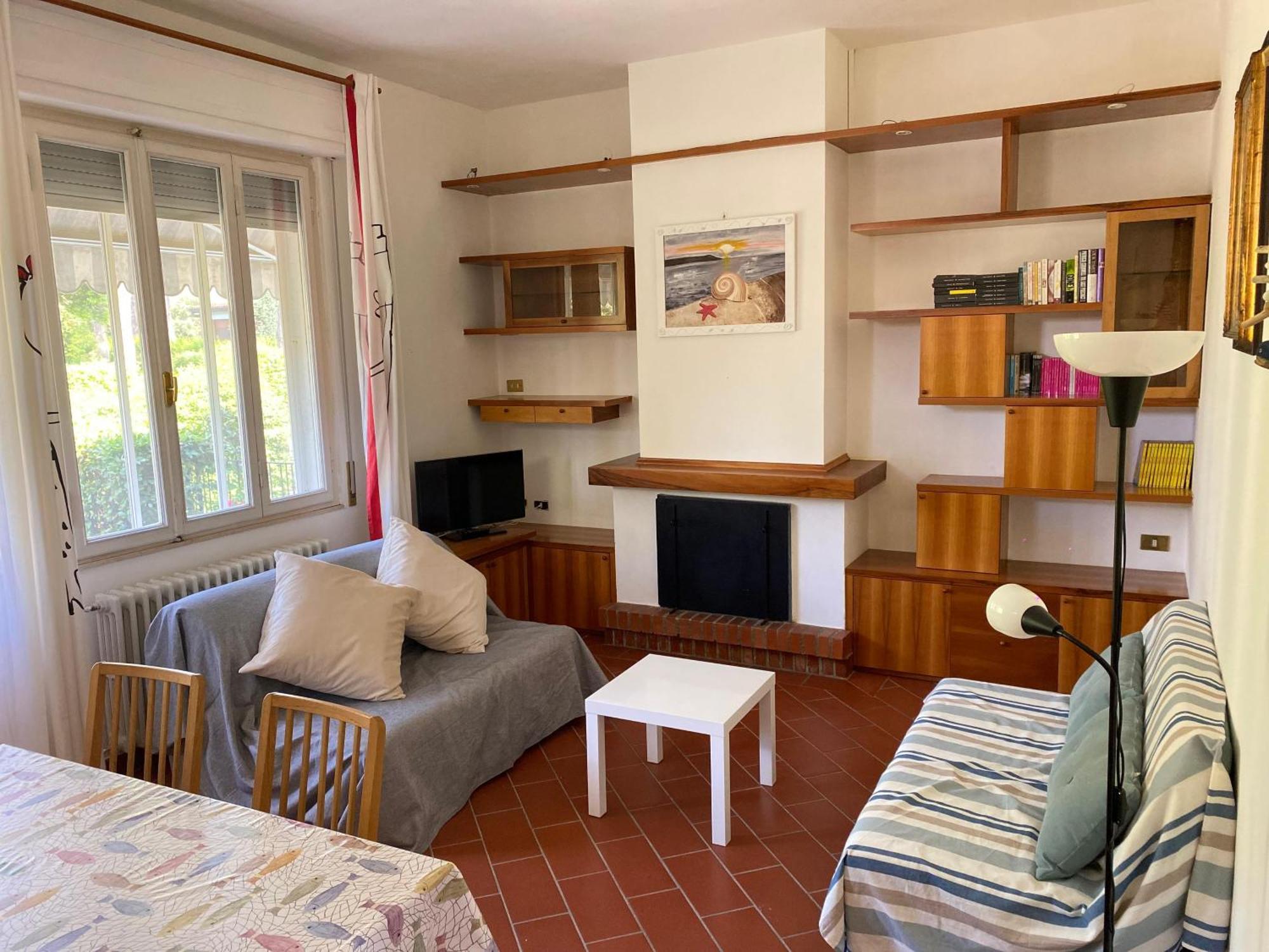 Pineta Apartament 蒂勒尼亚 外观 照片