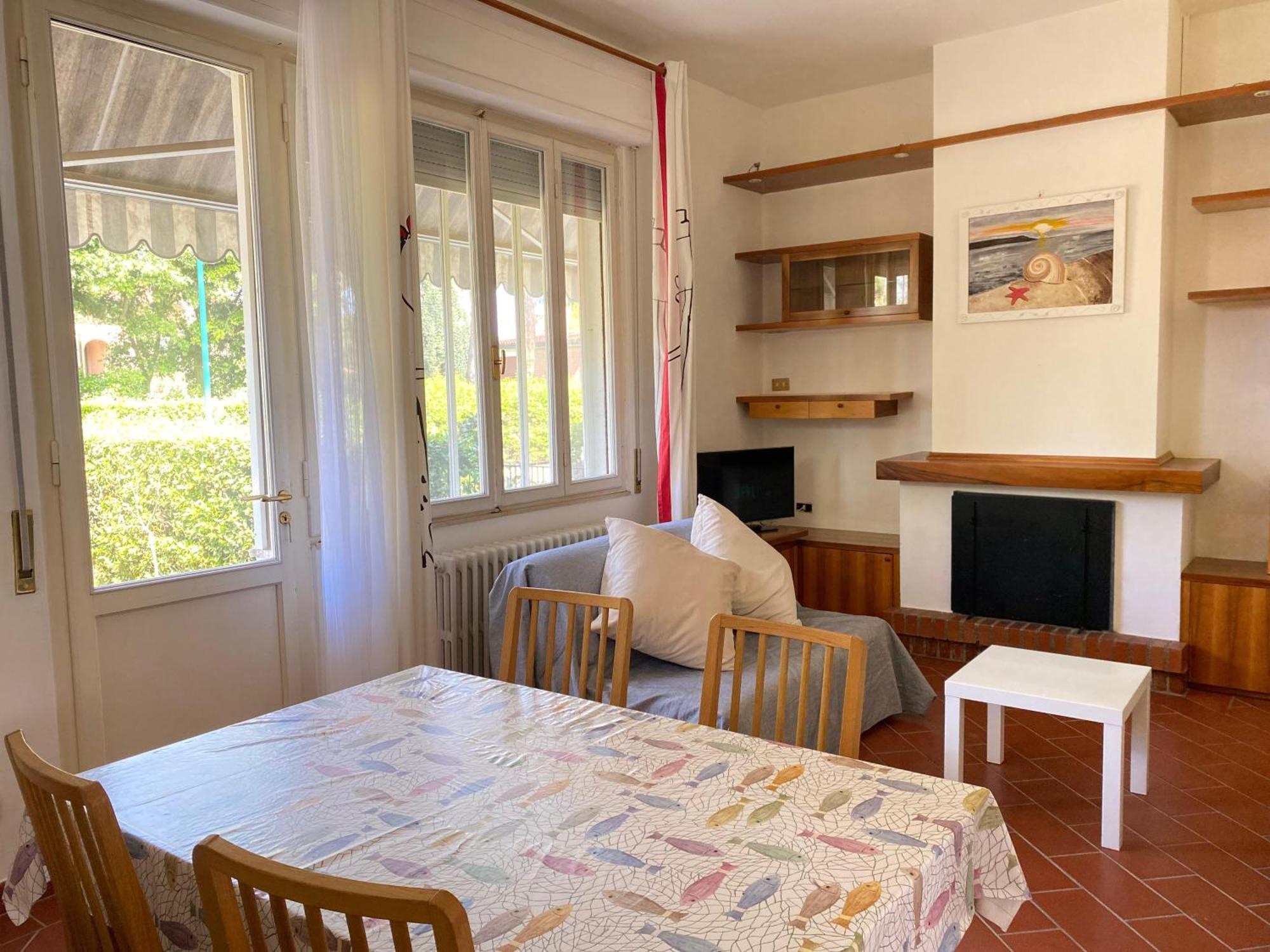 Pineta Apartament 蒂勒尼亚 外观 照片