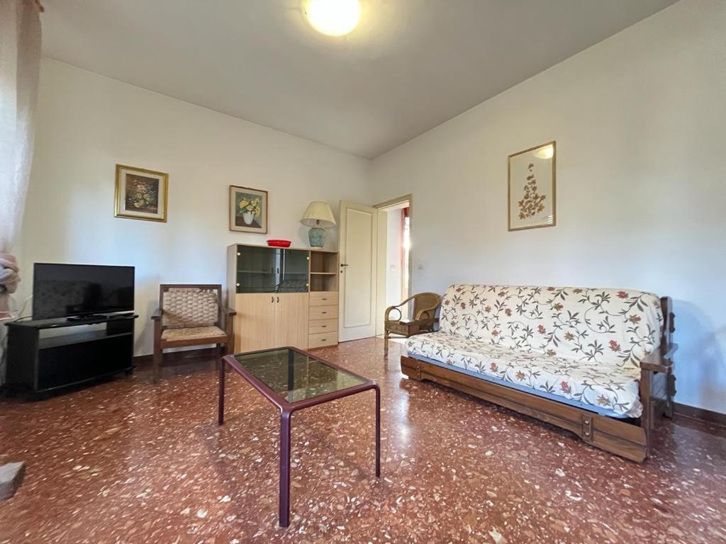 Pineta Apartament 蒂勒尼亚 外观 照片
