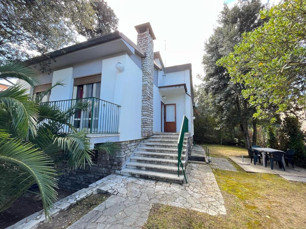 Pineta Apartament 蒂勒尼亚 外观 照片