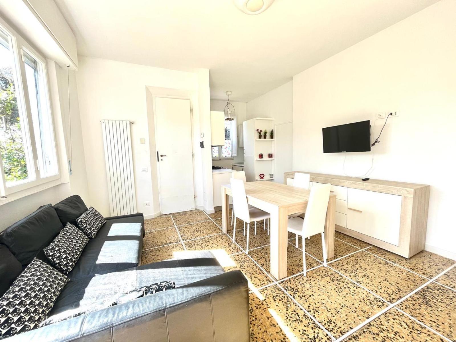 Pineta Apartament 蒂勒尼亚 外观 照片
