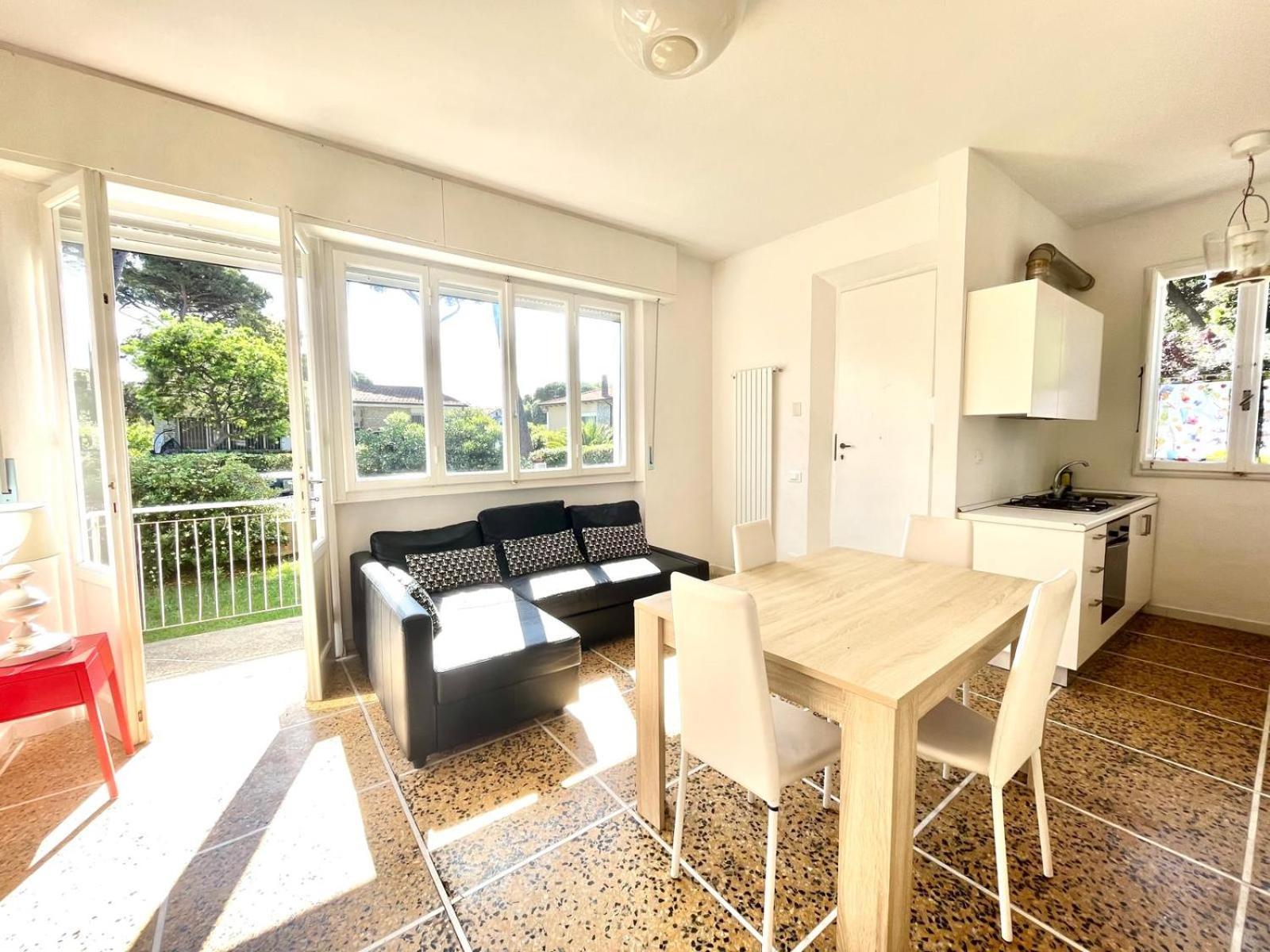 Pineta Apartament 蒂勒尼亚 外观 照片