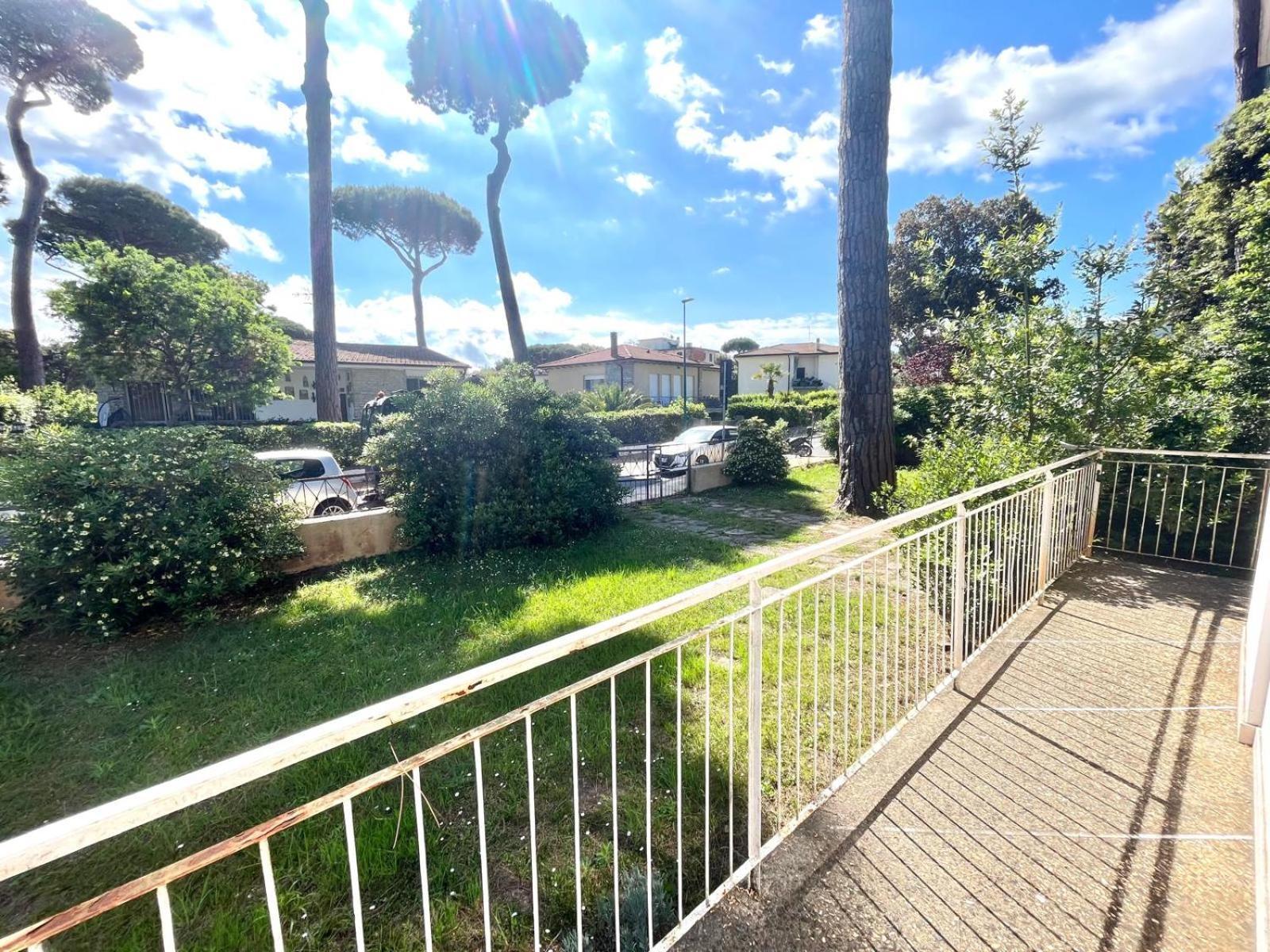 Pineta Apartament 蒂勒尼亚 外观 照片