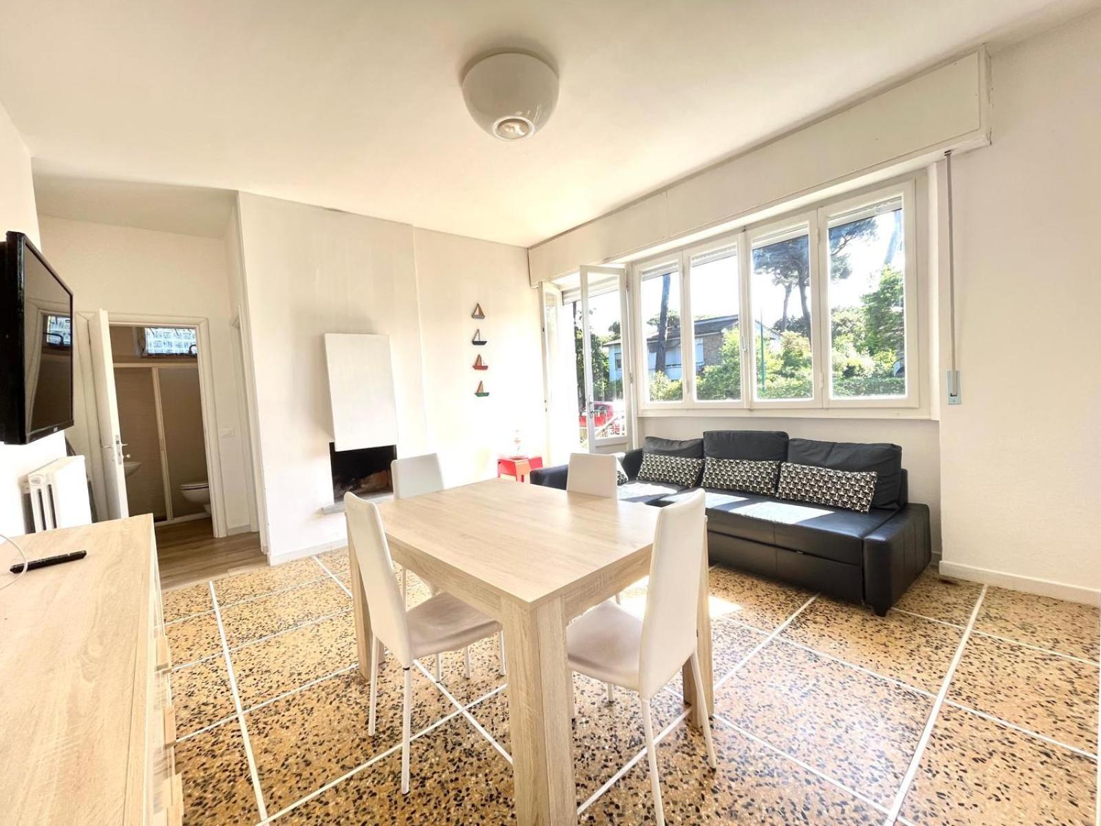 Pineta Apartament 蒂勒尼亚 外观 照片