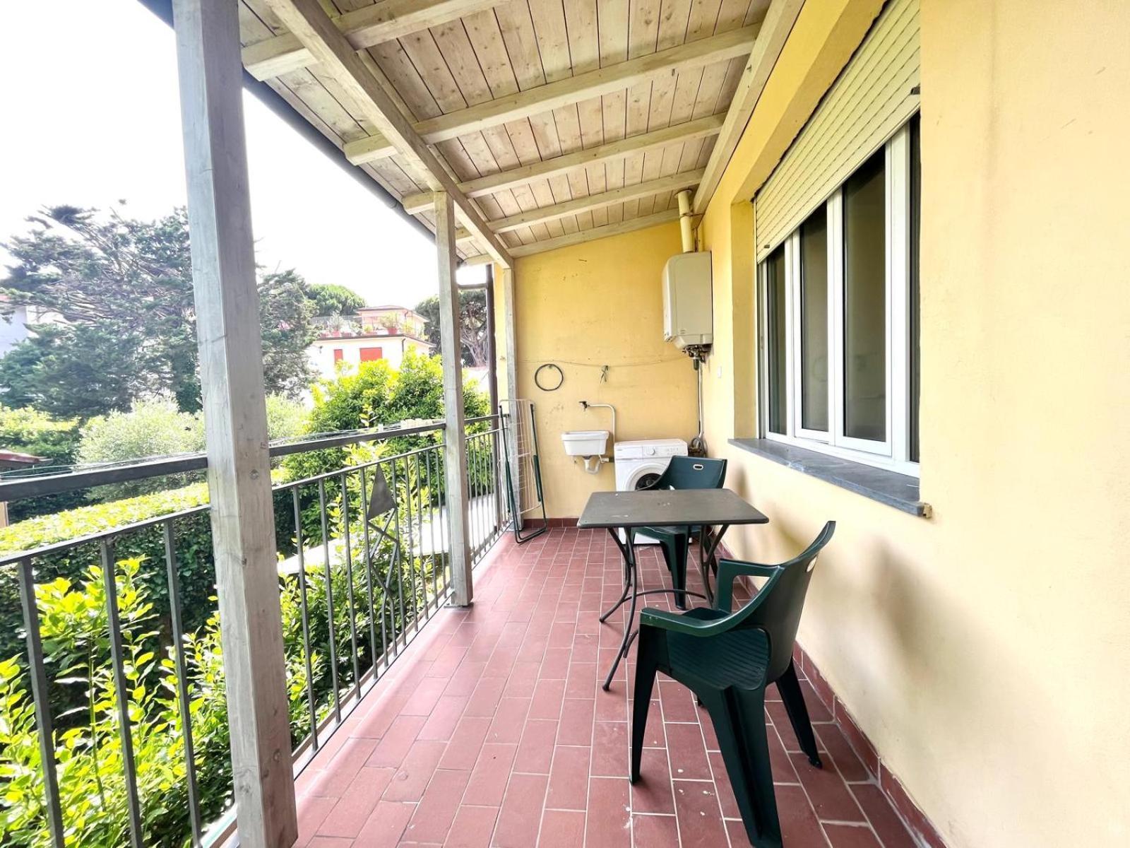 Pineta Apartament 蒂勒尼亚 外观 照片