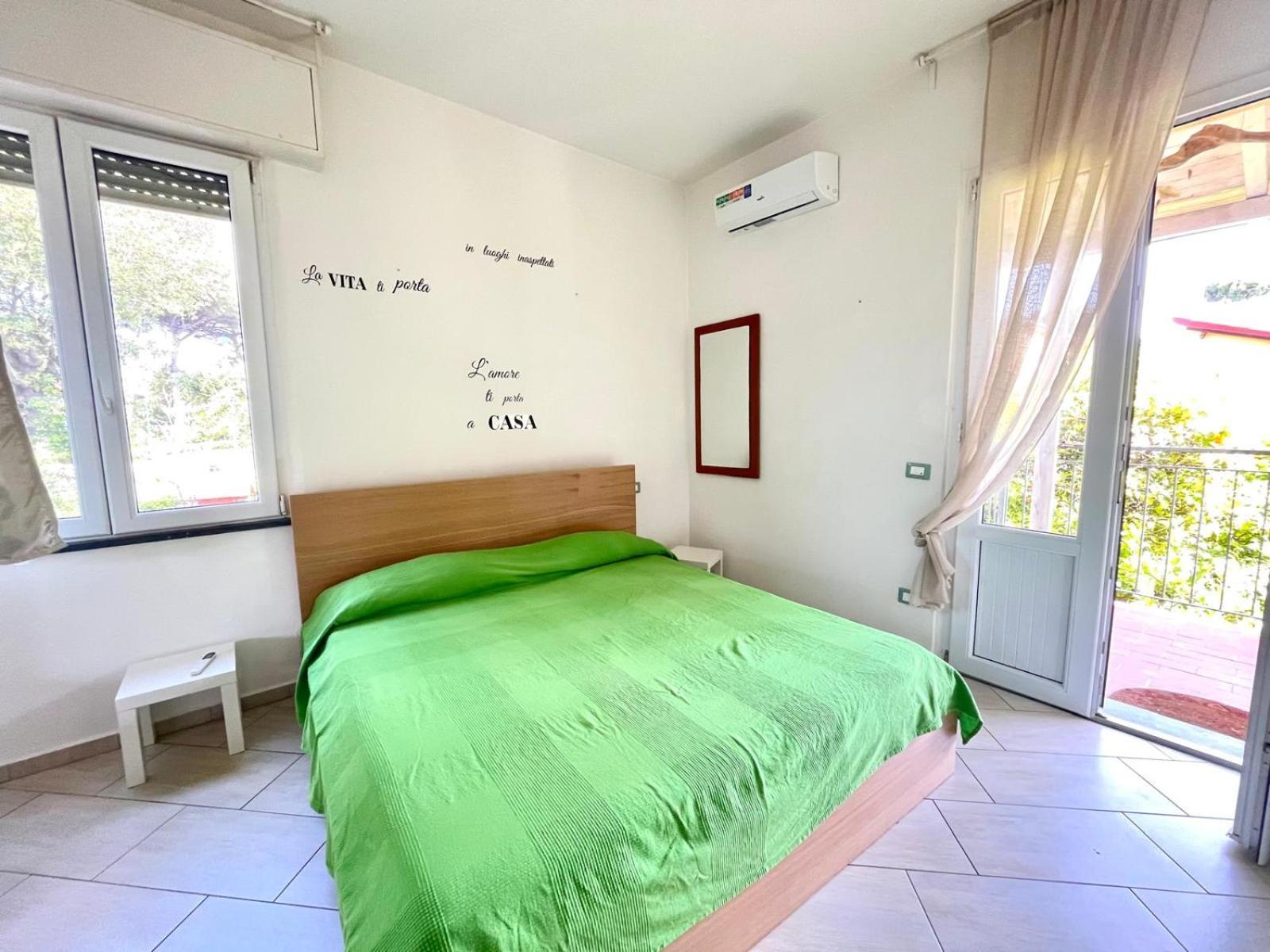 Pineta Apartament 蒂勒尼亚 外观 照片