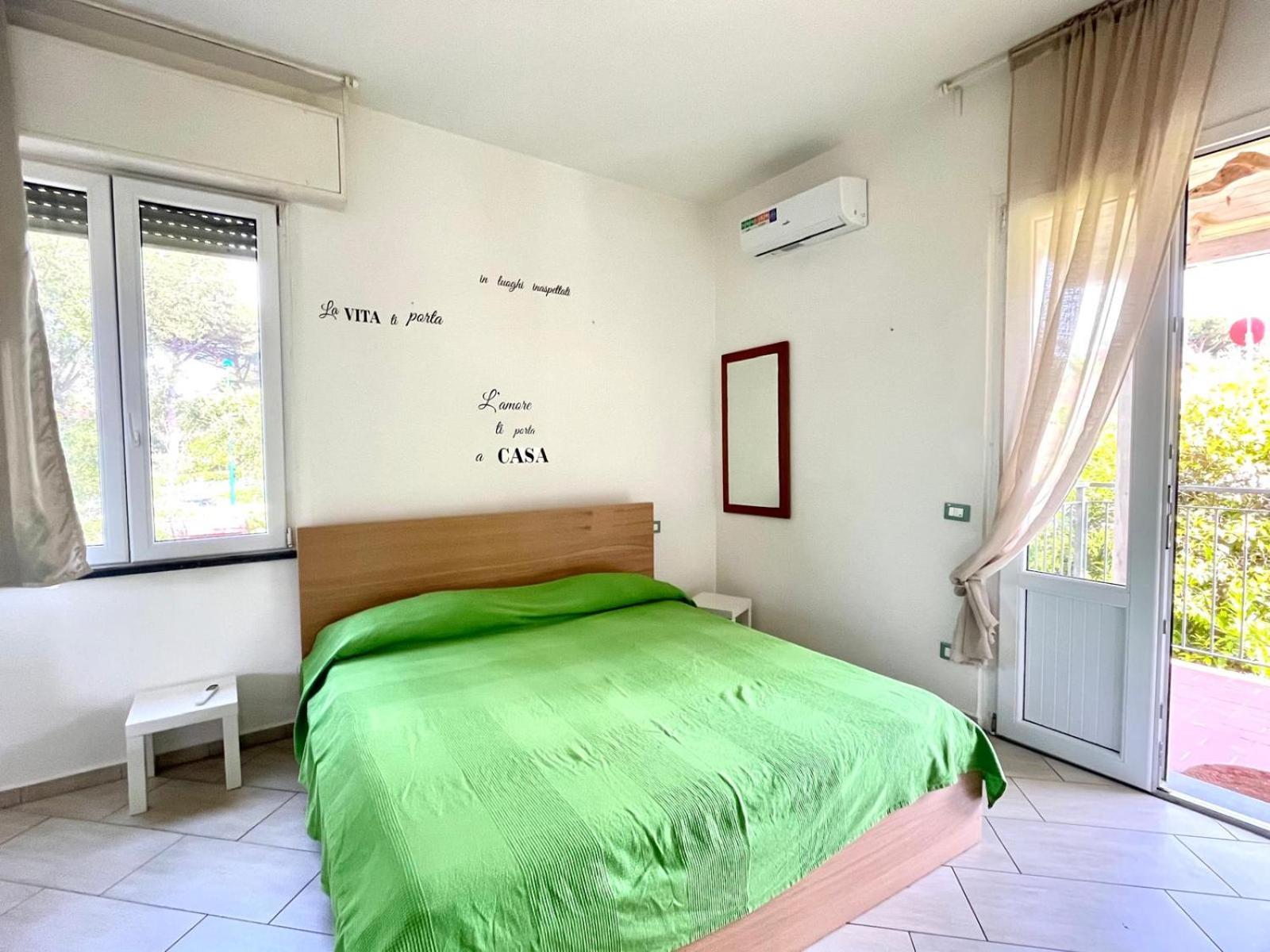Pineta Apartament 蒂勒尼亚 外观 照片