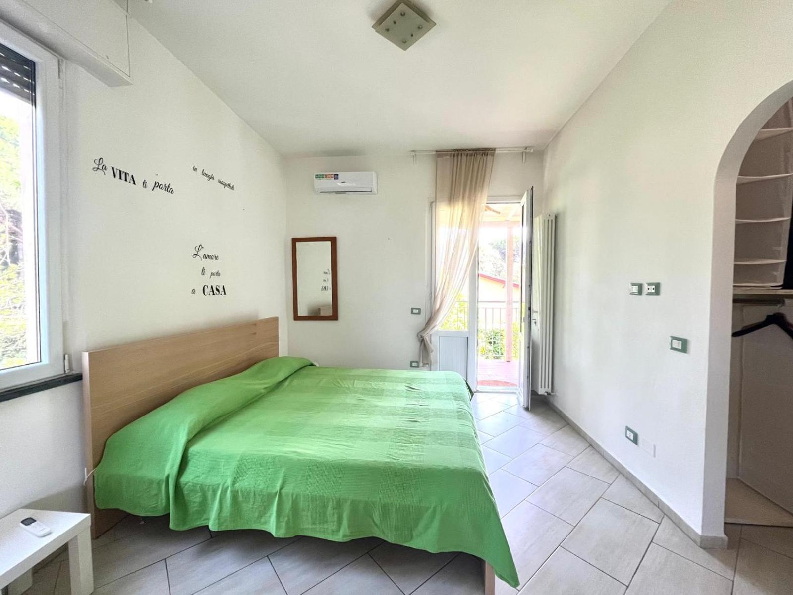 Pineta Apartament 蒂勒尼亚 外观 照片