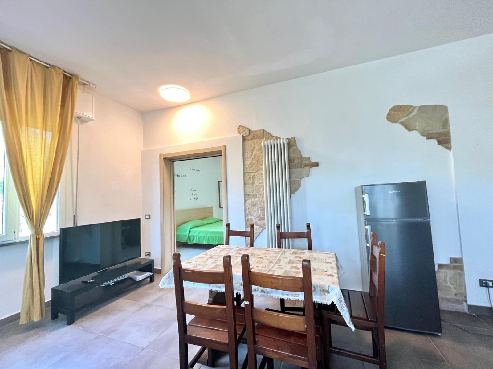 Pineta Apartament 蒂勒尼亚 外观 照片