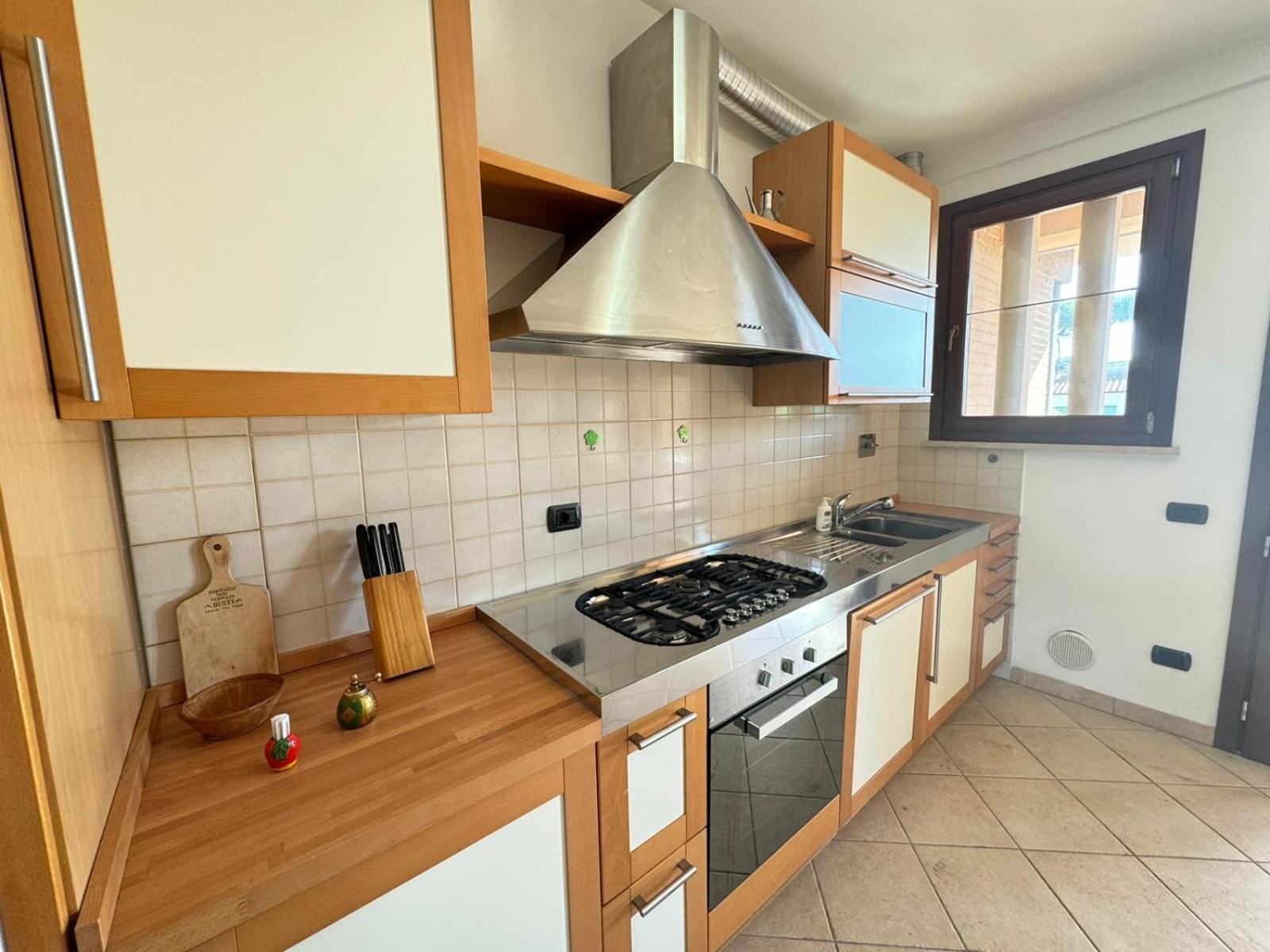 Pineta Apartament 蒂勒尼亚 外观 照片