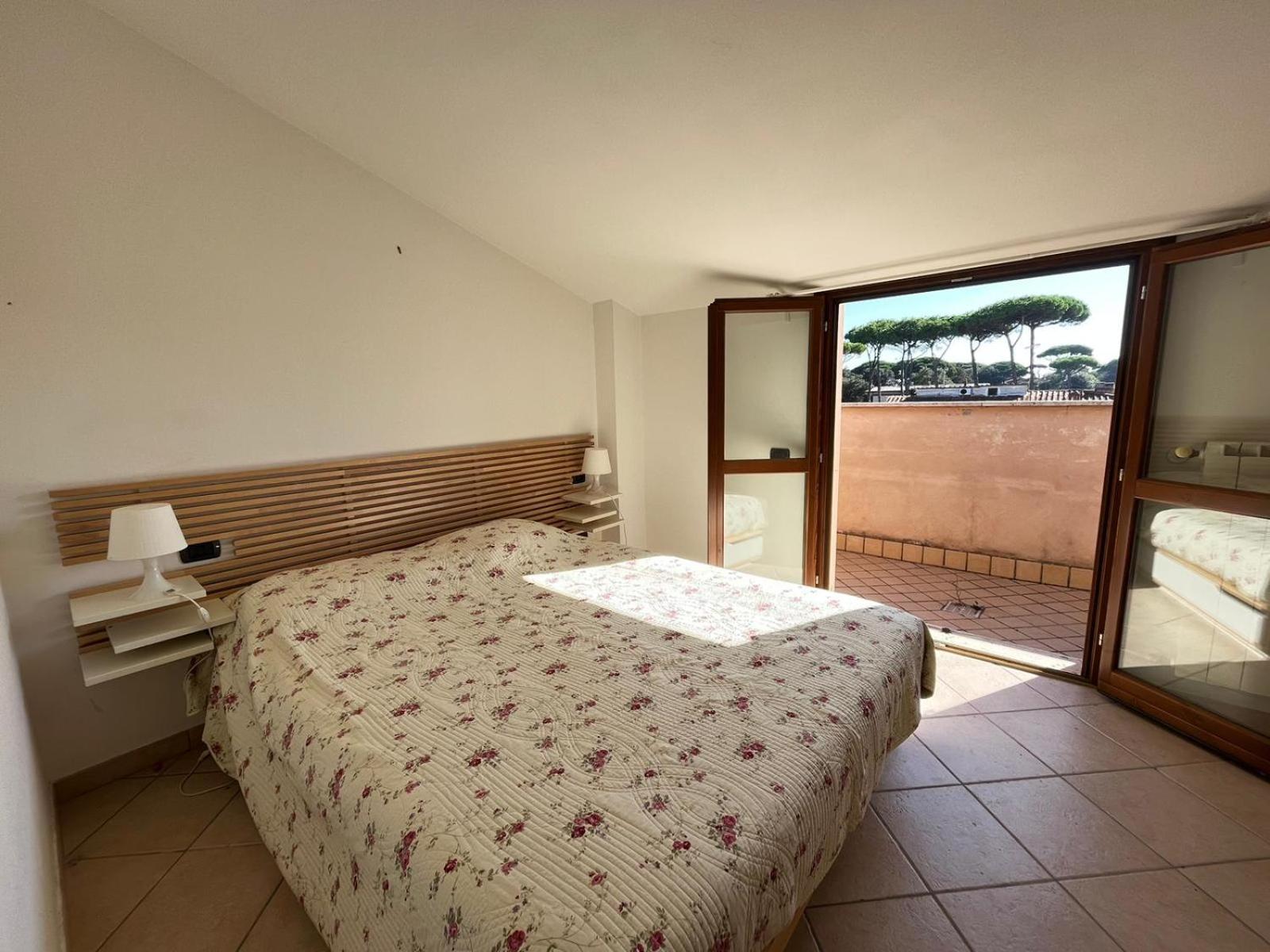 Pineta Apartament 蒂勒尼亚 外观 照片