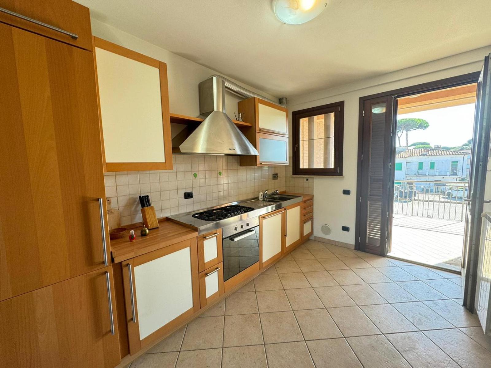 Pineta Apartament 蒂勒尼亚 外观 照片