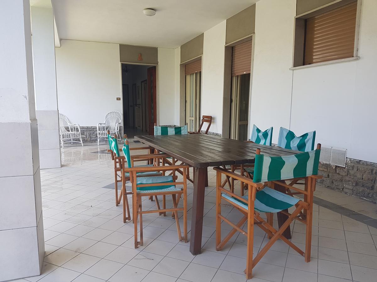 Pineta Apartament 蒂勒尼亚 外观 照片