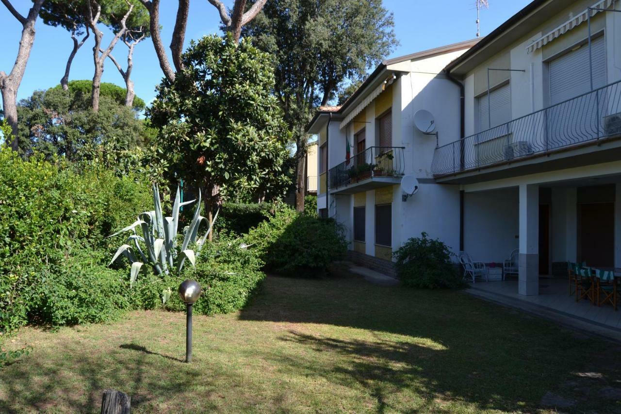 Pineta Apartament 蒂勒尼亚 外观 照片